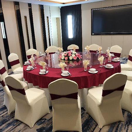 Holiday Inn Express Chengdu Tianhe Екстер'єр фото